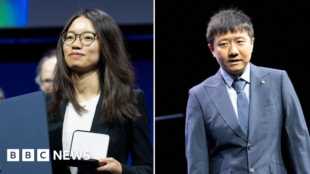 Fields Medal: Chinese win world's top Maths prize for first time