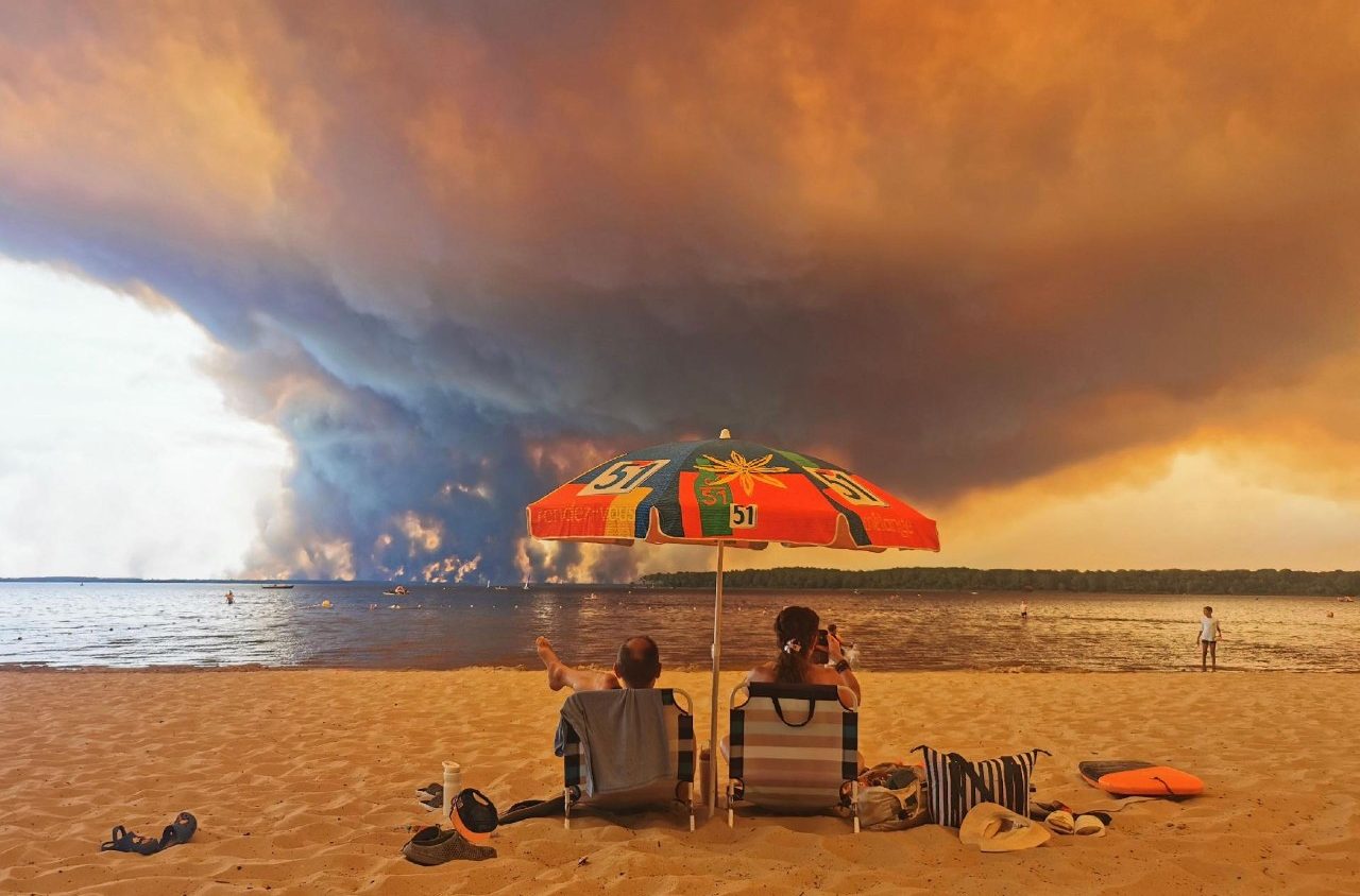 Nearly 270,000 people displaced by fires in France and Spain