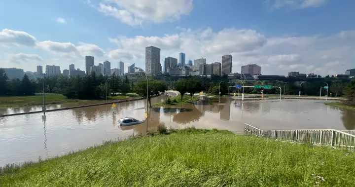 Monday thunderstorm floods roads, halts traffic and transit across Edmonton