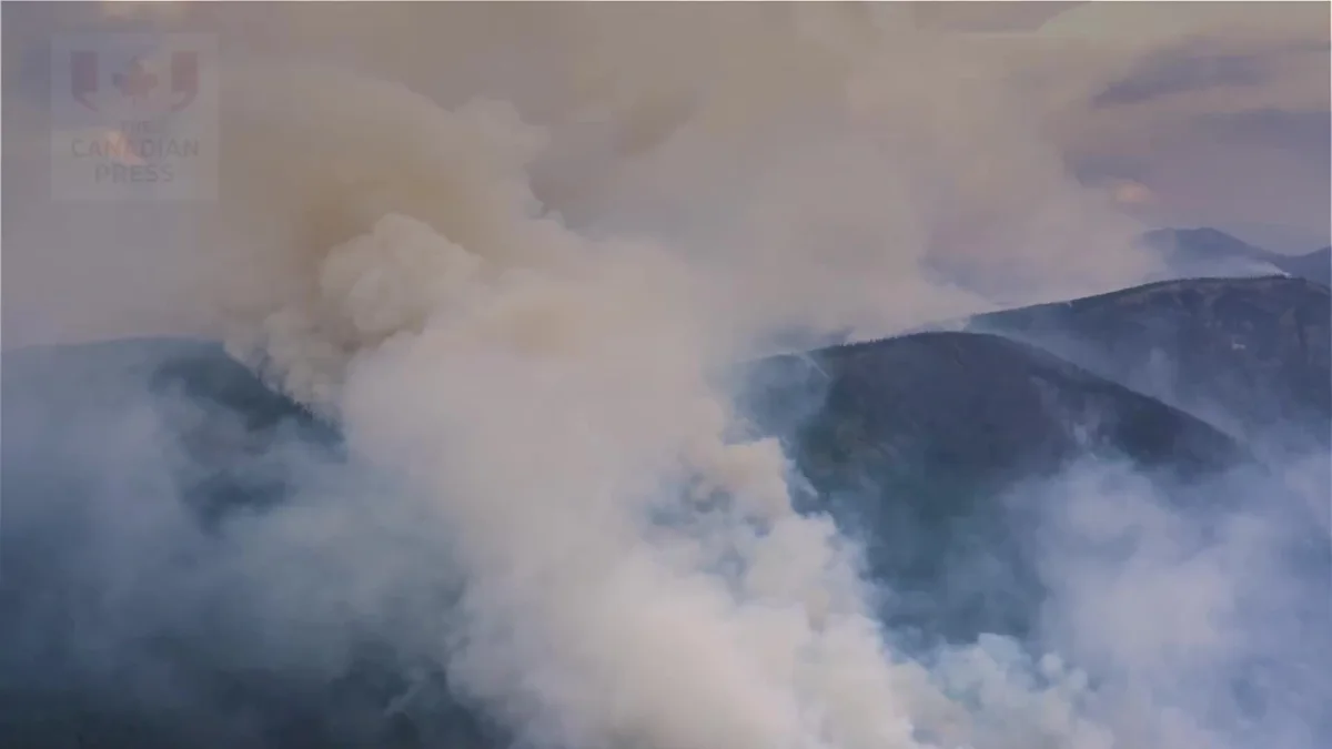 Videos show wildfire and its wrath near Clinton, B.C.