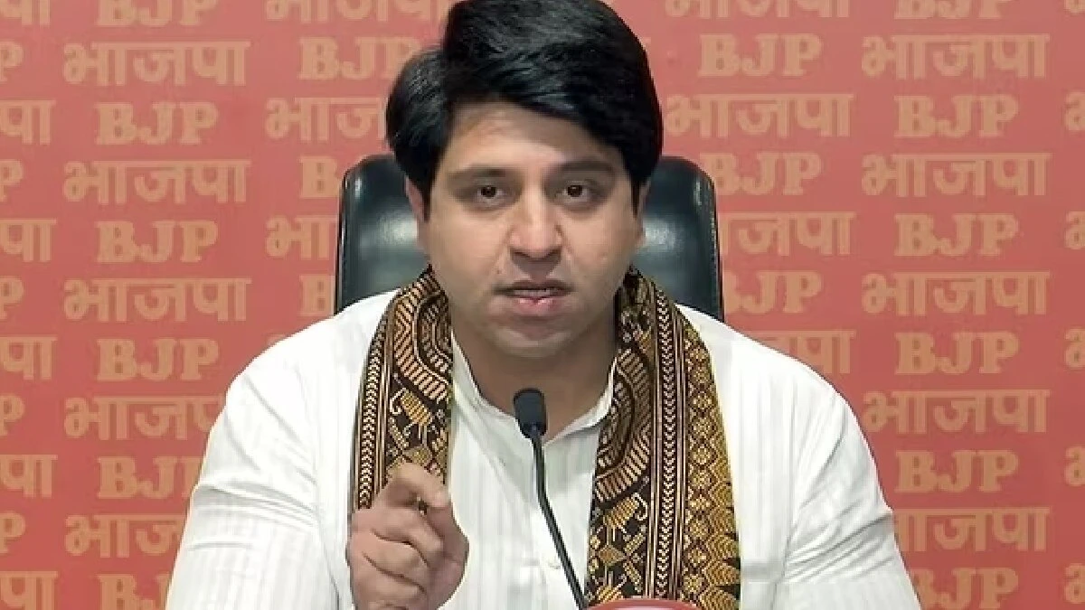 Shehzad Poonawalla quits politics? Social media activity sparks buzz