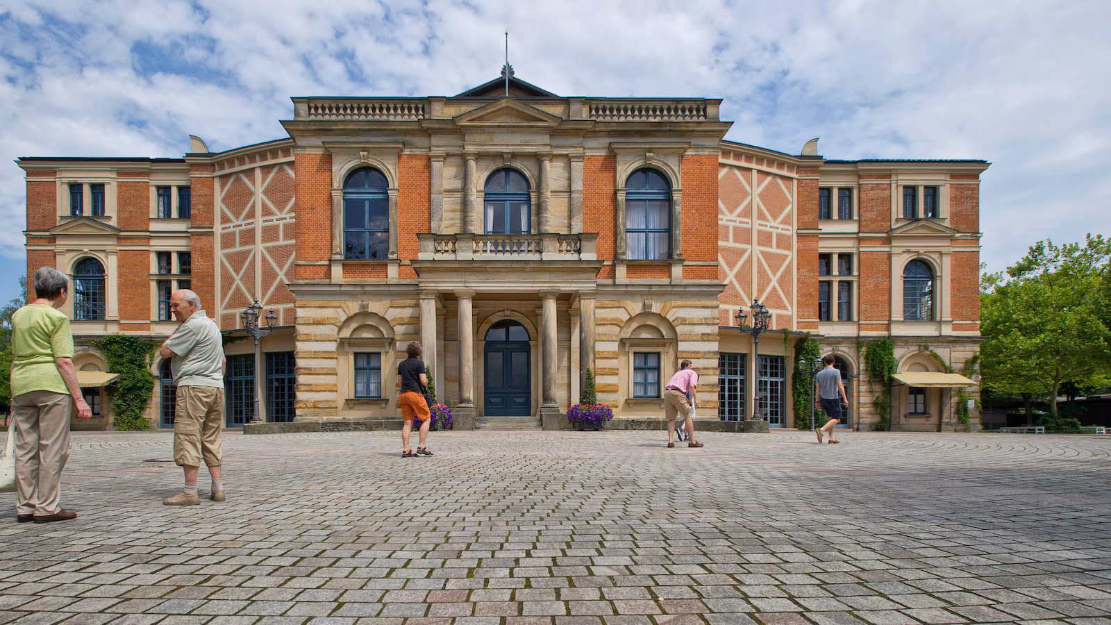 AI-assisted staging draws boos at the Richard Wagner festival in Germany