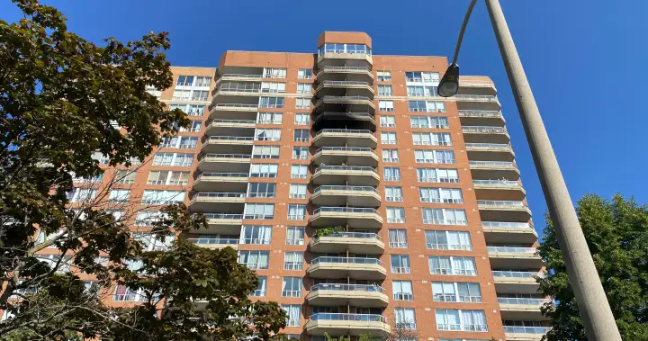 Person dead after fire breaks out in Toronto apartment building: paramedics