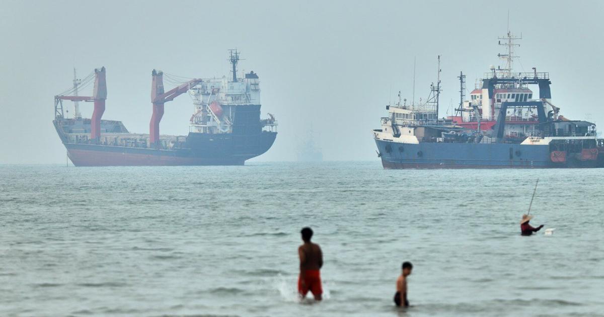 Iran and Oman are working on a plan to reopen the Strait of Hormuz, and other Mideast developments