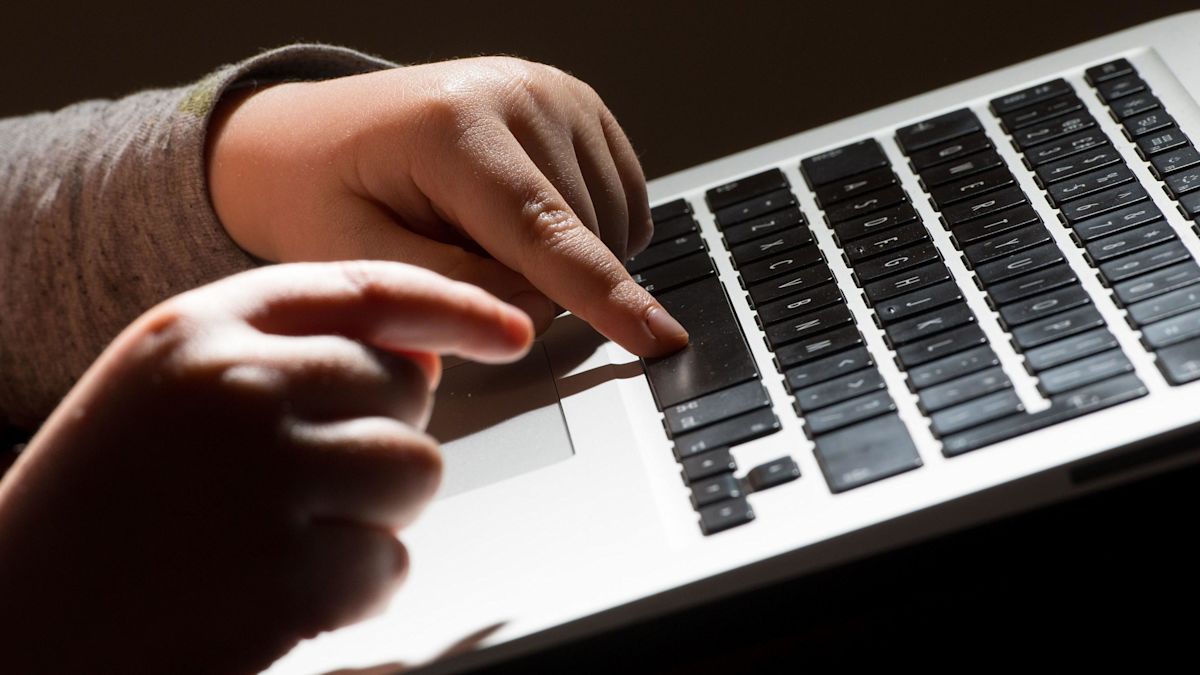 'Brick phones' among online child safety ideas