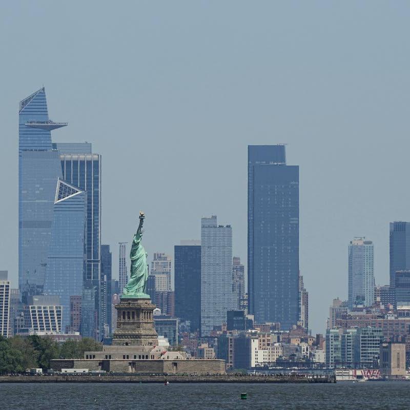 Boat capsizes in New York Harbor, woman and 5-month