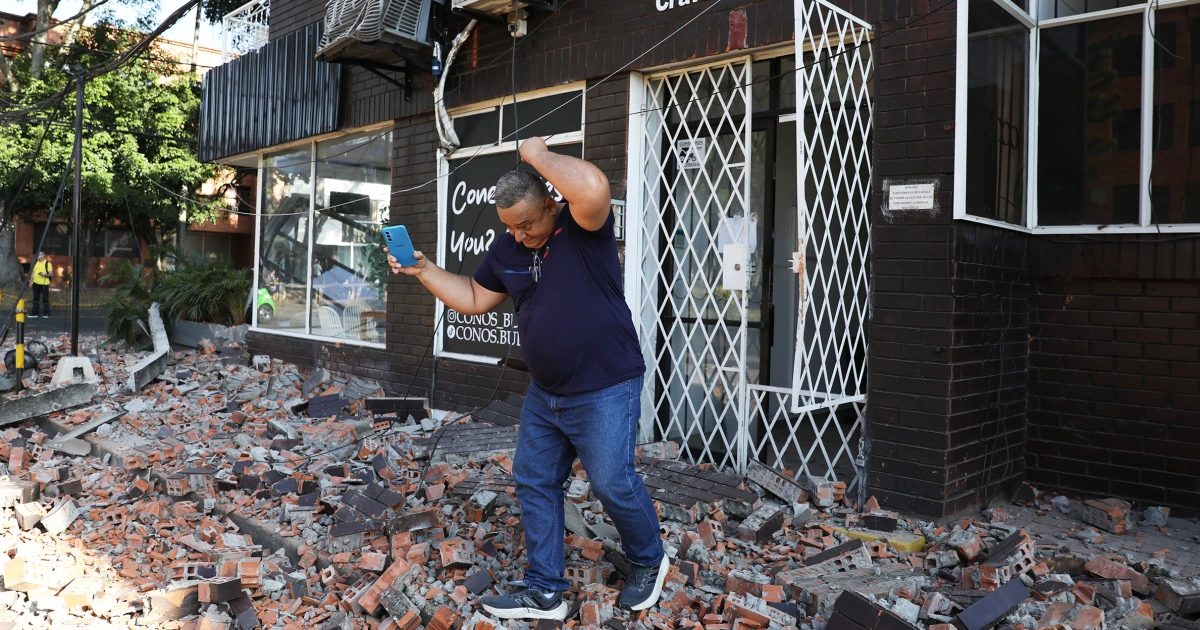 Strong earthquake in Colombia and Ecuador has people evacuating homes and buildings