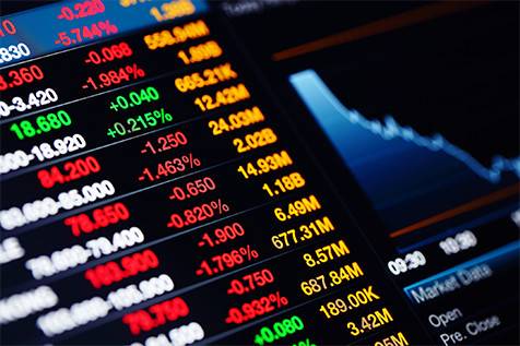 US stocks edge lower as technology sector weighs