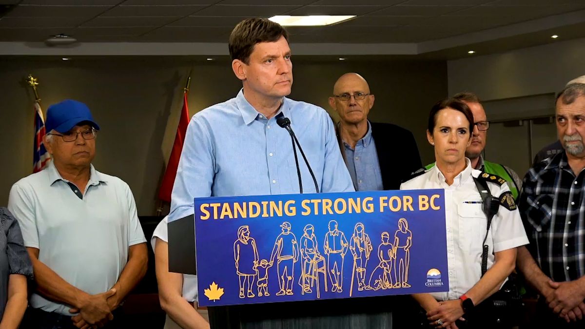 B.C. premier visits Okanagan after 'horrific' fire