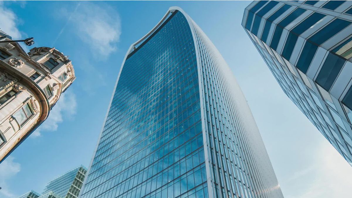 UK Economy Grows 0.4% But Challenges Remain