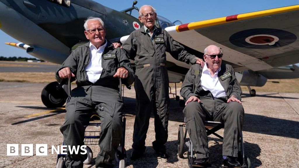 World War Two veterans fly in Spitfires above Kent for first time