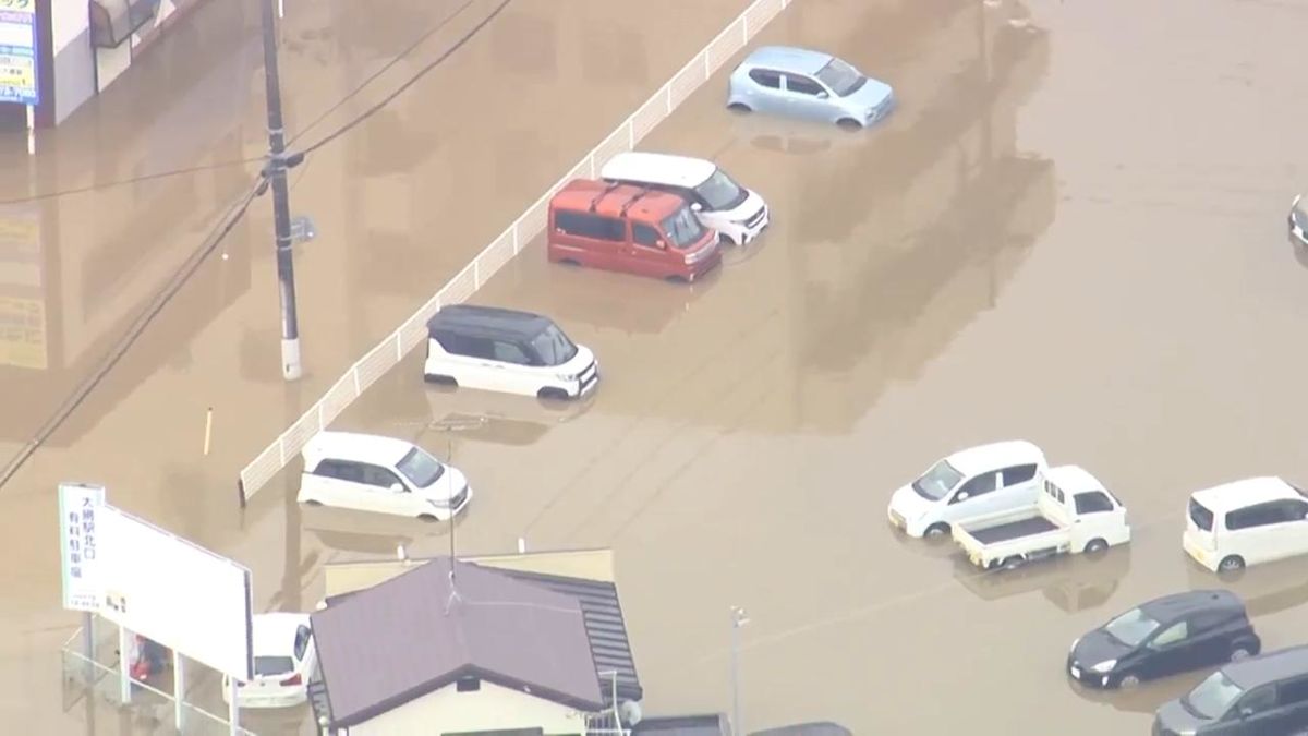 Torrential rain near Tokyo causes flooding and paralyzes traffic