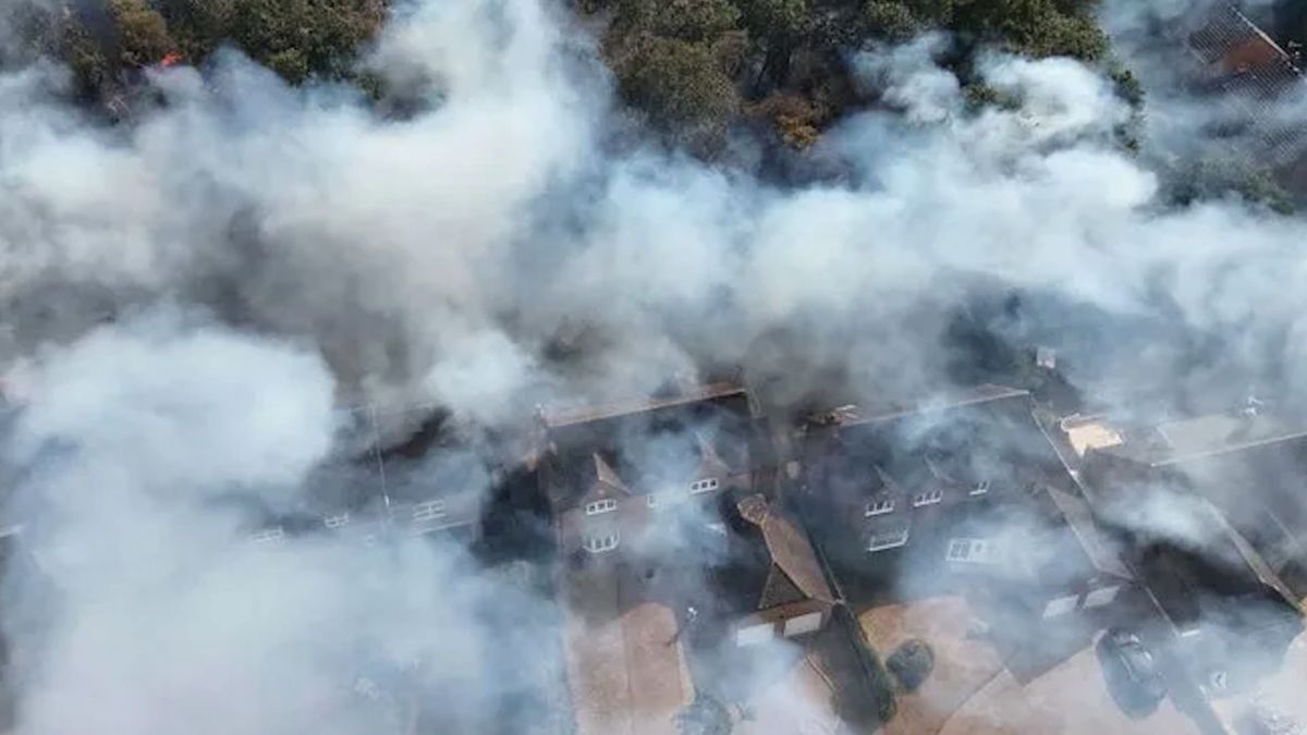 Grass fire destroys homes near Stourbridge golf course