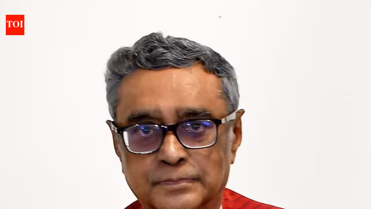 Min Swapan Dasgupta urges Deshapriya Park organisers to keep politics out of puja