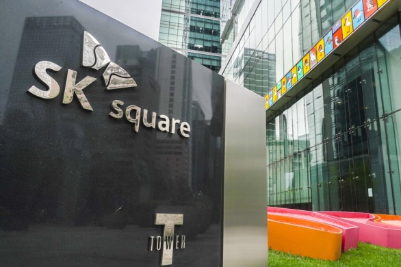 SK Square set to turn SK Hynix windfall into firepower for AI, chip deals