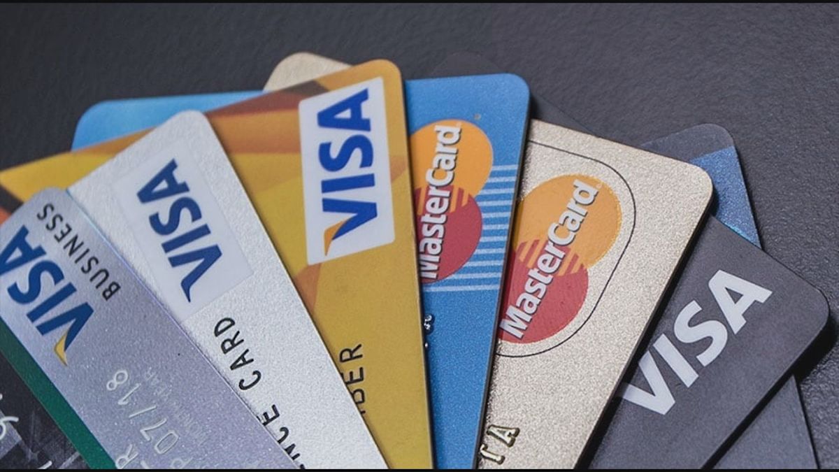 Business News: Canadians increasingly relying on credit cards