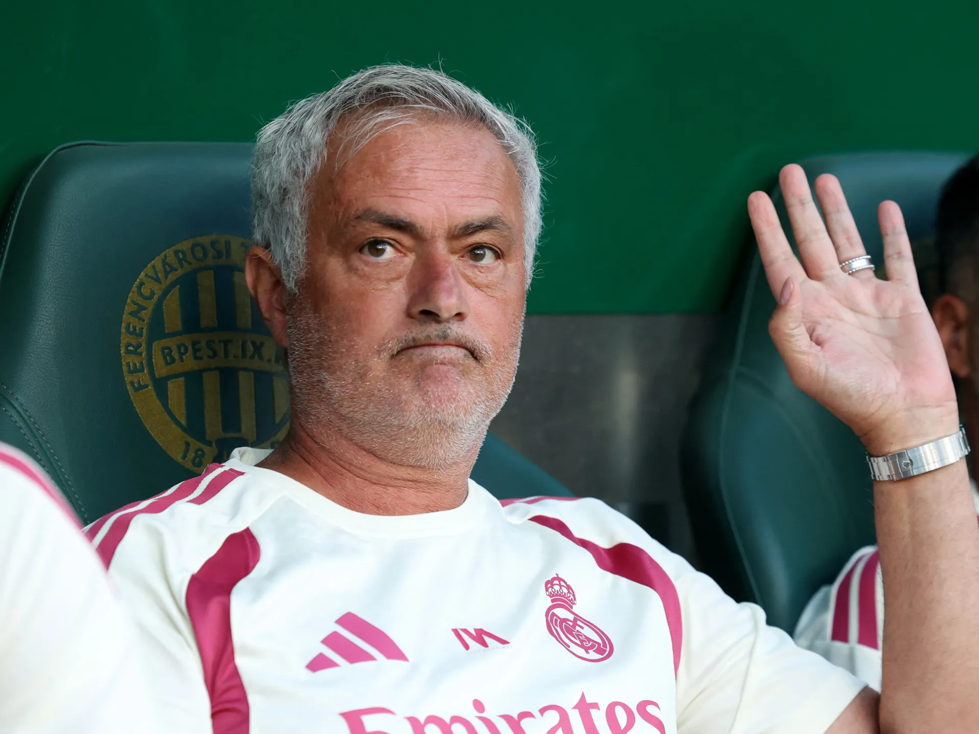 Real Madrid officially present Mourinho in bizarre closed
