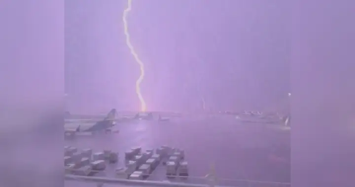 B.C. storm causes new wildfires, airport delays after more than 7K lightning strikes