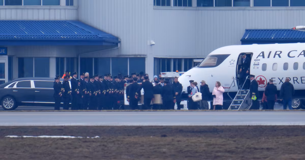 U.S. flight controllers allegedly punched out early before Air Canada plane crash