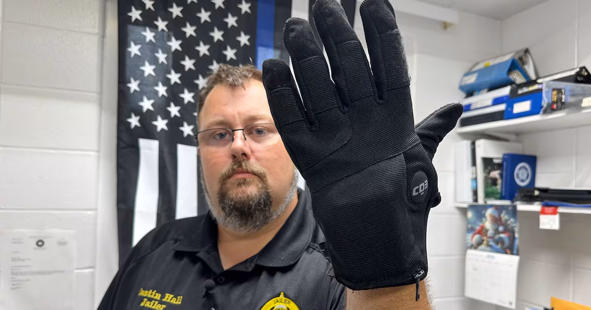 ICE awards US$16.7M contract to buy 6,000 pairs of gloves that deliver electric shocks