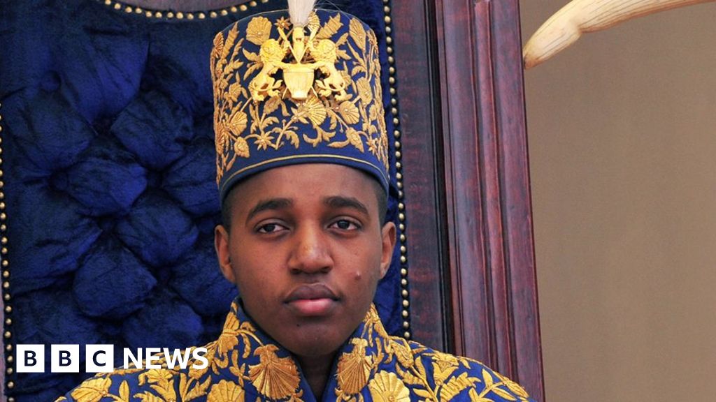 Uganda's King Oyo: World's youngest reigning monarch dies aged 34