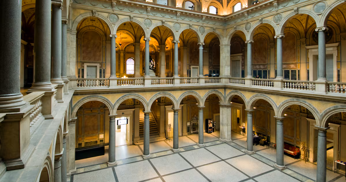 Thieves bought tickets then stole multimillion-dollar necklace in museum smash-and
