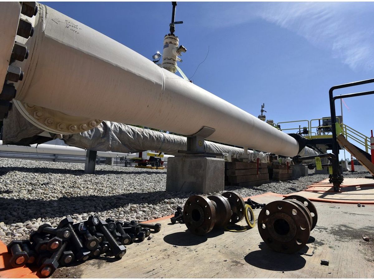 EDITORIAL: Hold Canada’s fire on energy exports