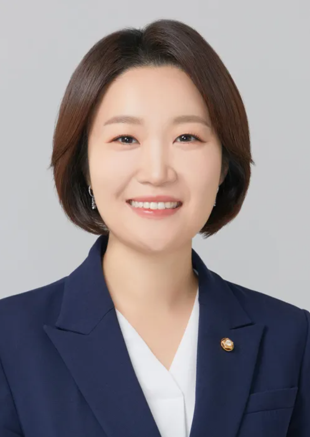 From 'Climate Lawyer' to Nominee for Minister of SMEs and Startups… The Startup Industry’s Expectations for Lee So