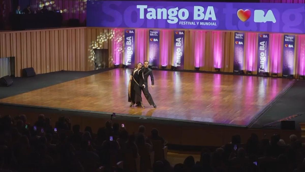 Tango dancers compete for world title in Buenos Aires