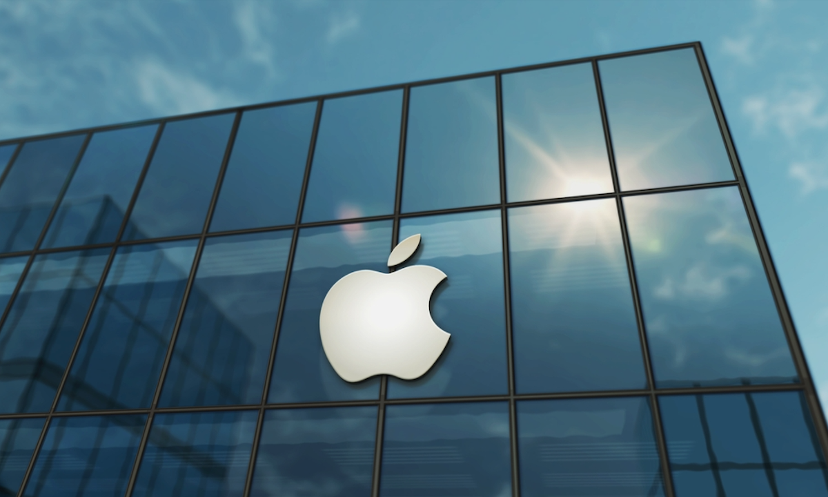 Apple’s New CEO Inherits an AI Strategy Built on Outsiders