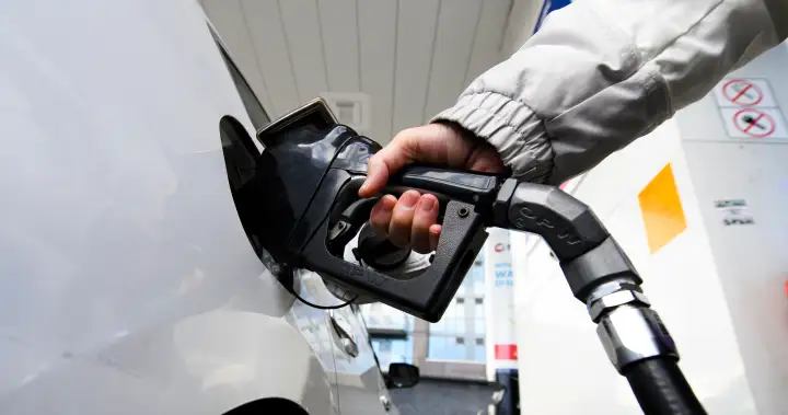 Ottawa set to extend the pause on federal fuel excise tax: source