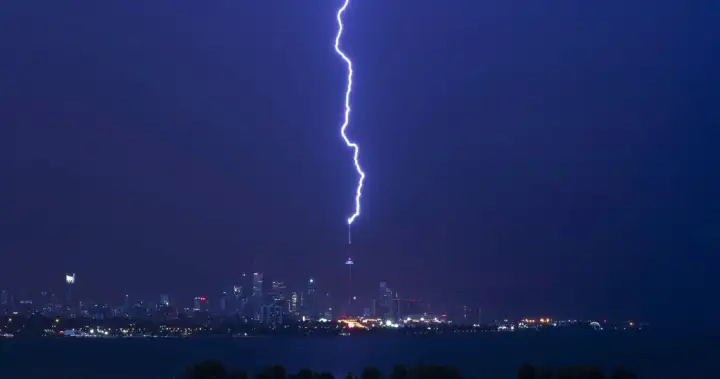 Thunderstorms, rain looming for Toronto as heat warnings hit southern Ontario