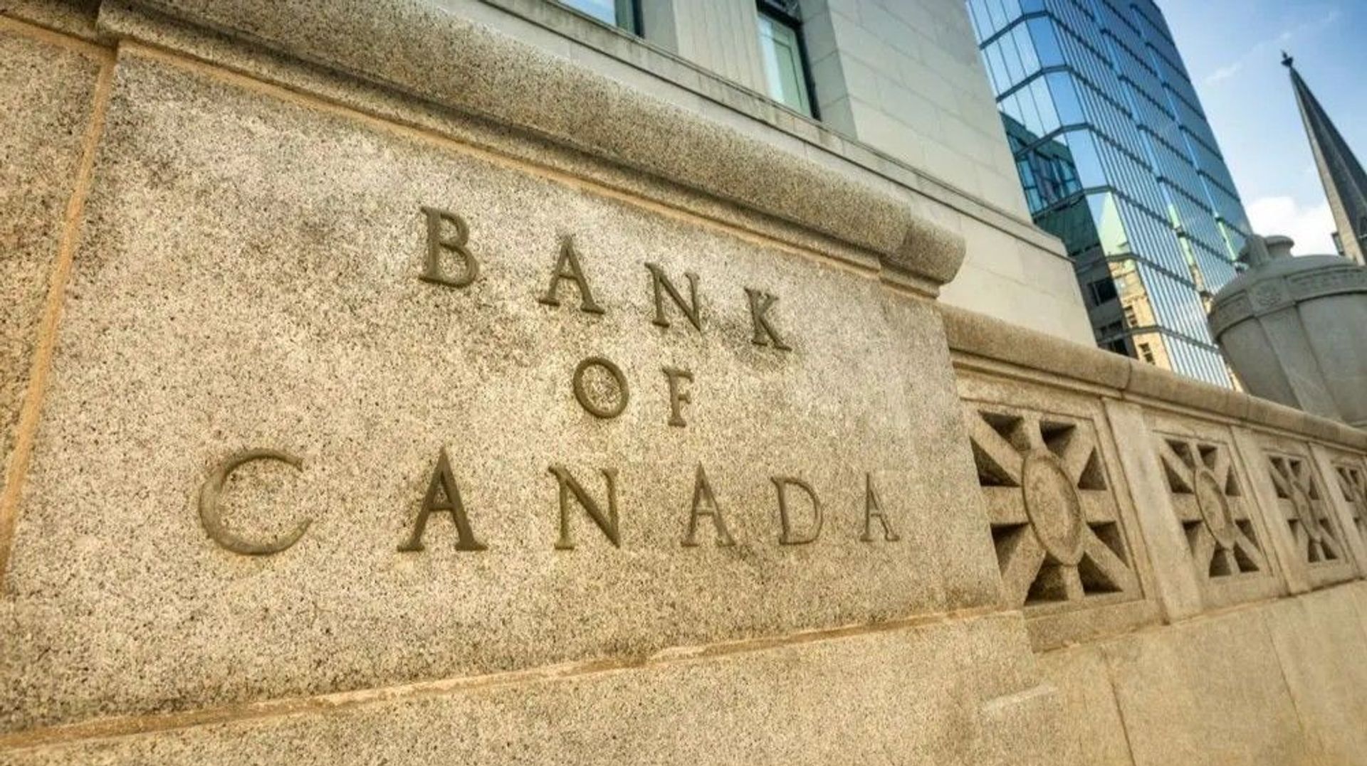 Gold price hits CAD $6,087/oz after Bank of Canada holds rates, says ‘US tariffs and threats of further action pose risks’