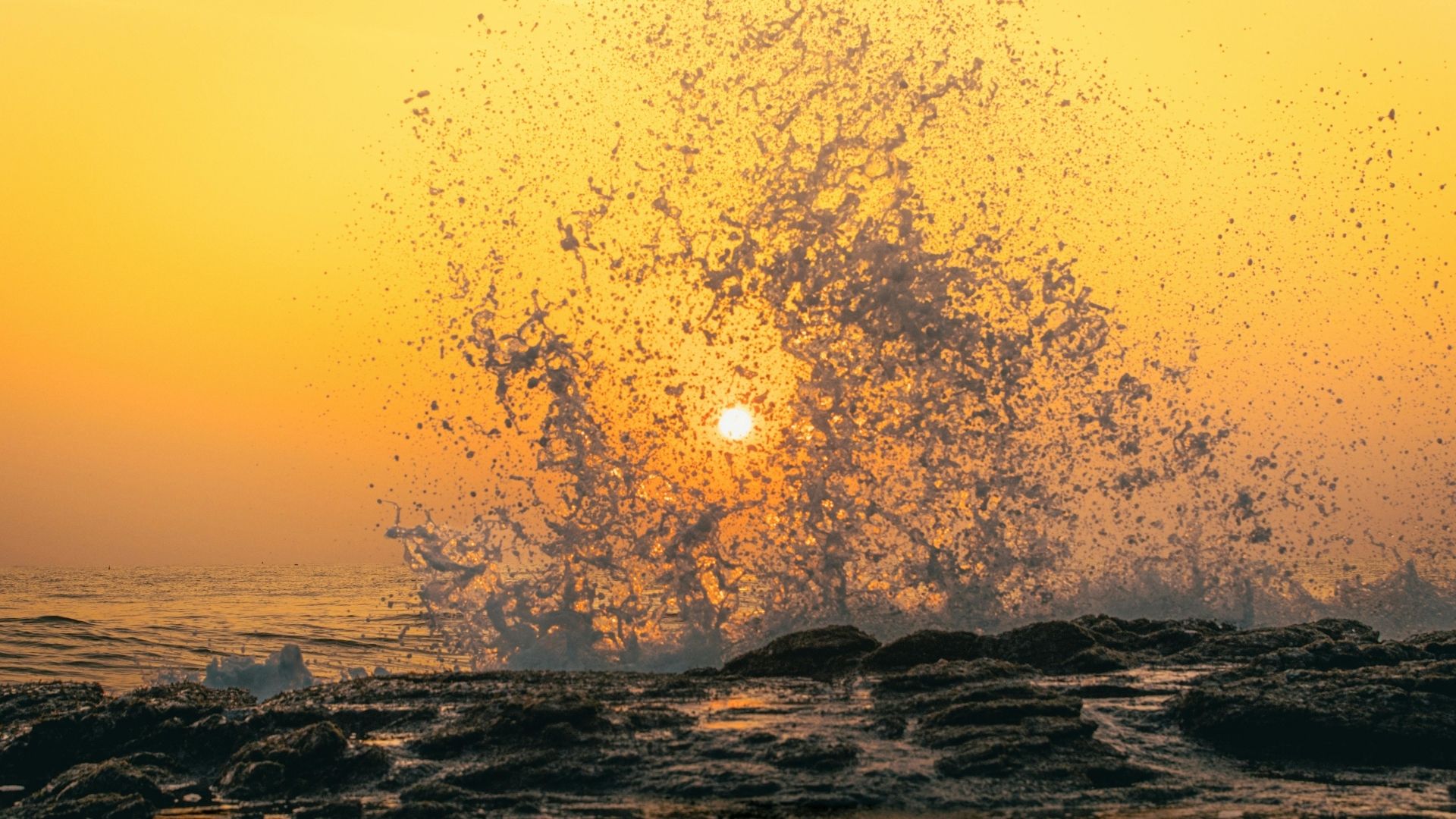 El Niño set to become very strong, raising risks of extreme weather into 2027
