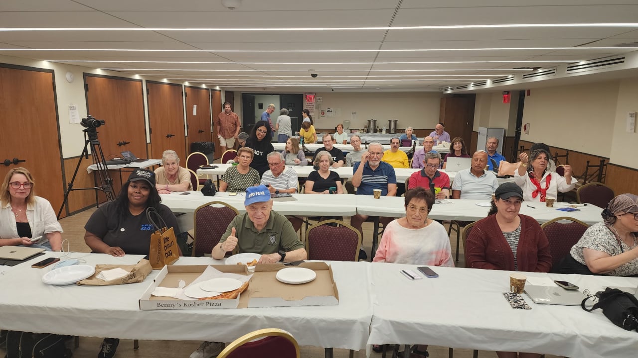 Workshop hosts Jews aged 55 and up, teaches them to confront online antisemitism