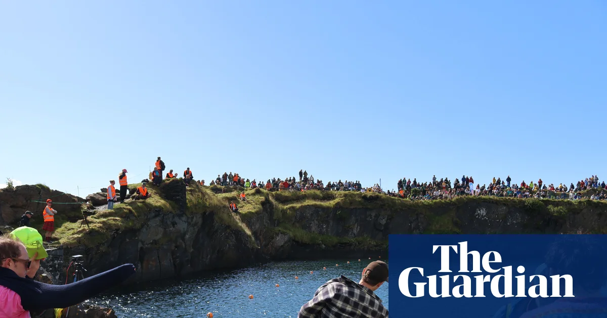 Rock stars trade throws as Scottish isle hosts world stone skimming championship
