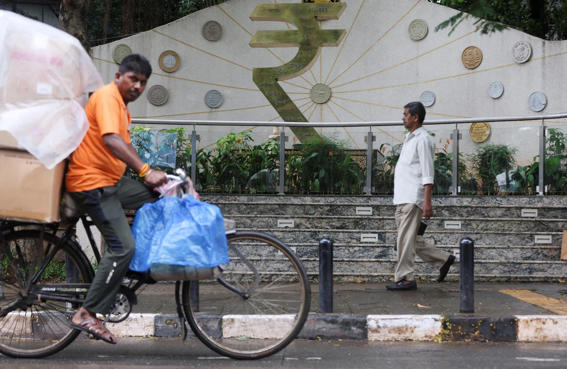 ‘Stratospheric’ US$127 billion from India’s diaspora to aid rupee