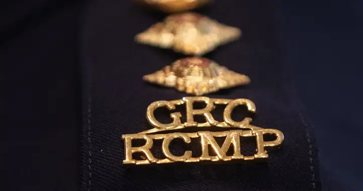 4 teens dead, 4 others sent to hospital after crash near Manitoba resort town