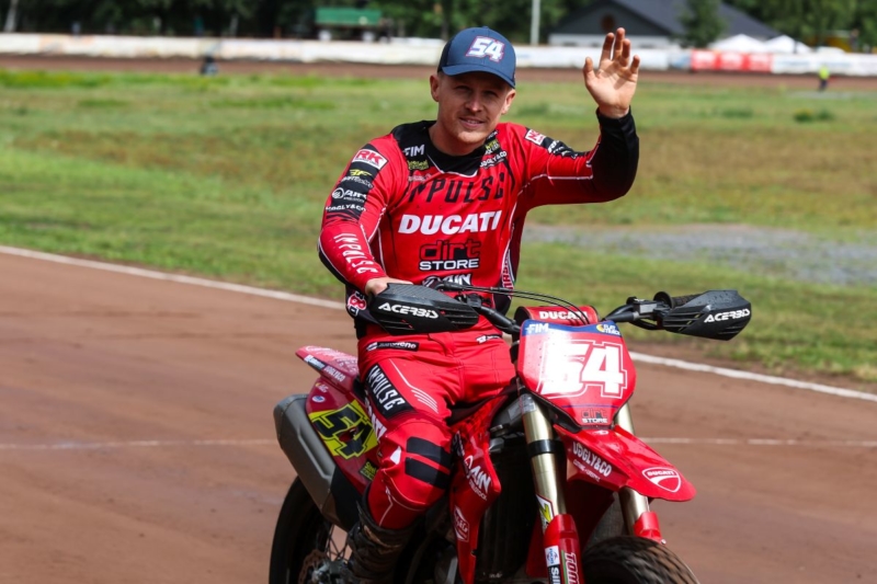 Neave leads standings as FIM Flat Track World Championship heads to Hungary
