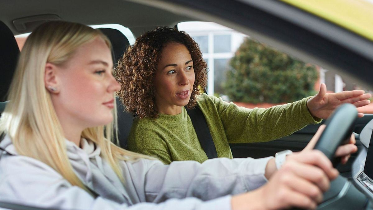 Learner drivers still waiting 20 weeks to book tests
