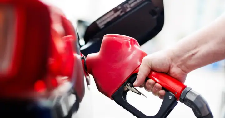 Alberta drivers face another jump at the pump after Illinois refinery outage
