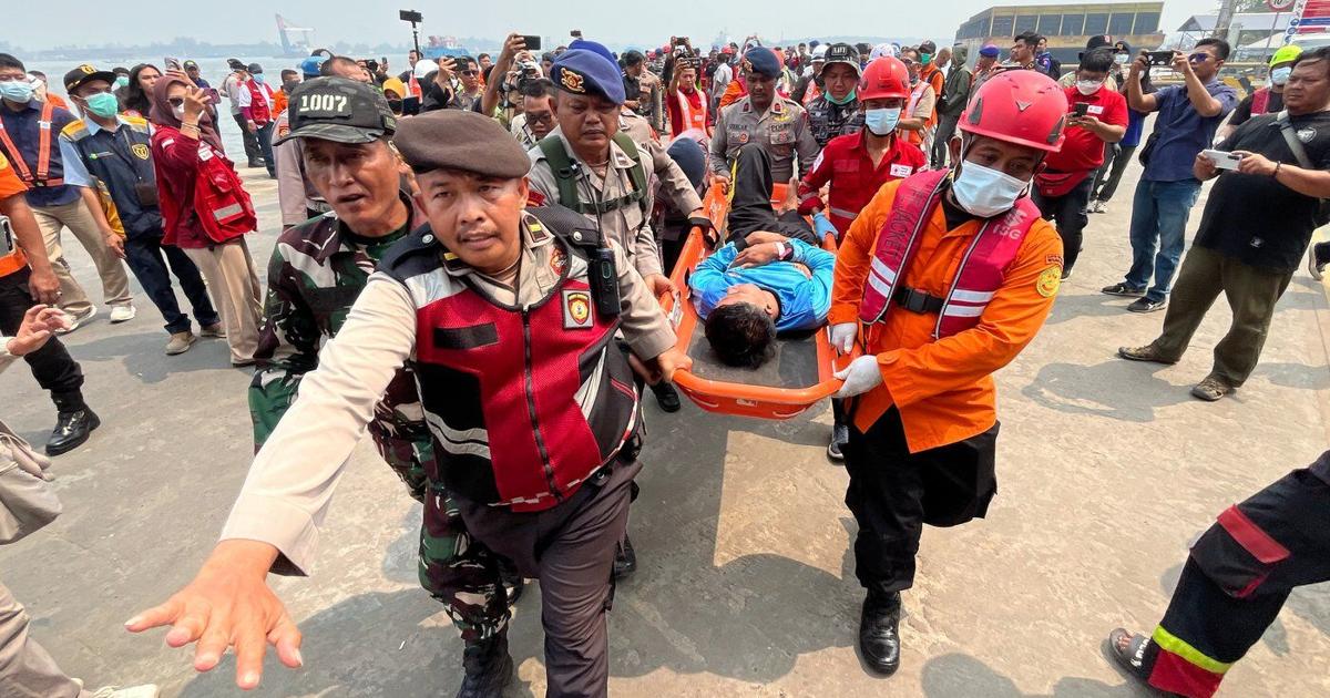 Indonesian divers recover 3 bodies from capsized ferry as salvage operation begins