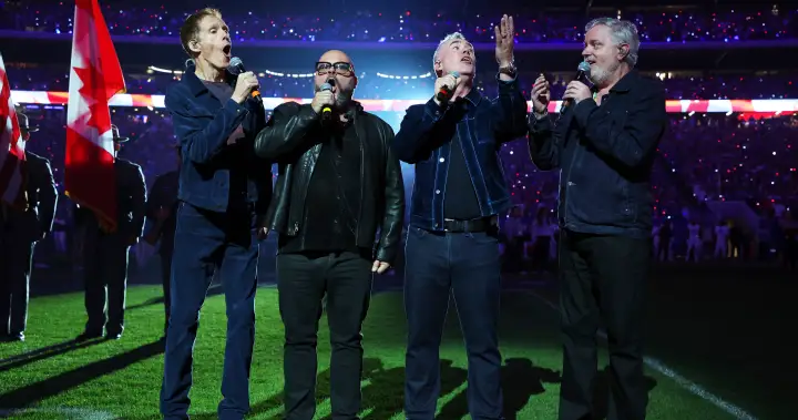Barenaked Ladies perform ‘O Canada’ for packed house at Bills’ new stadium