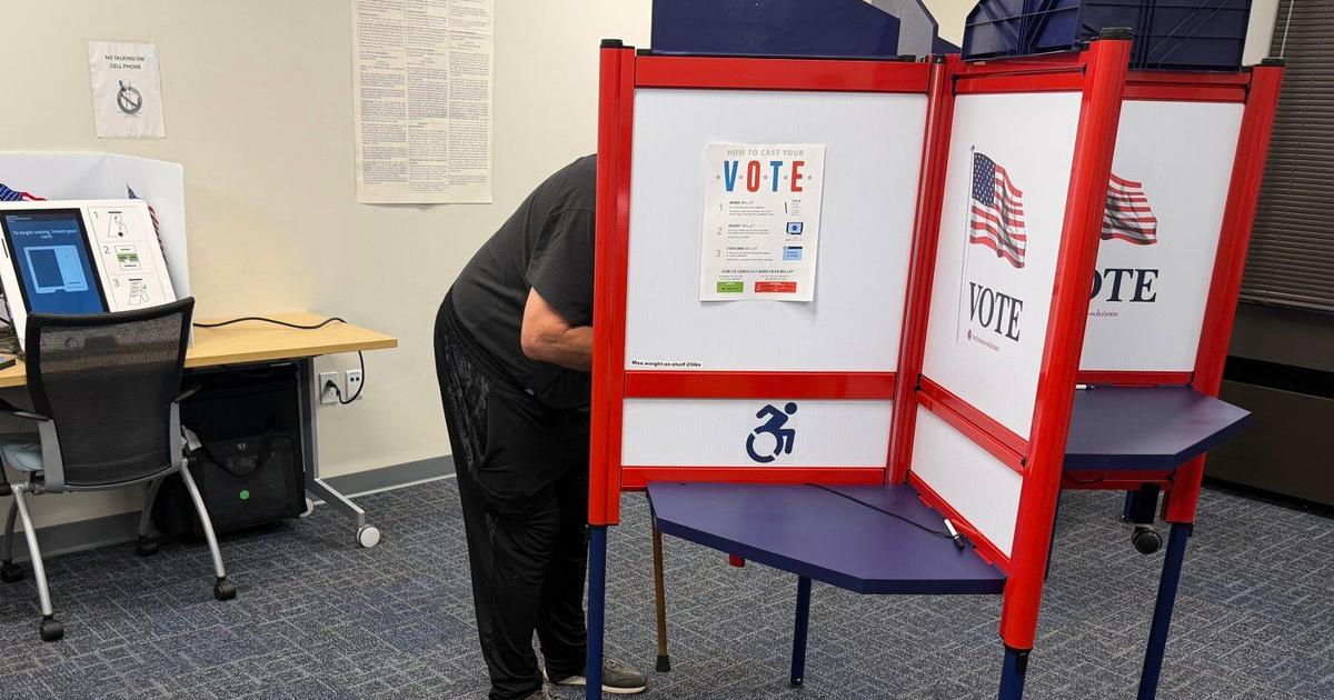 The Latest: Early midterm voting gets underway with control of Congress at stake