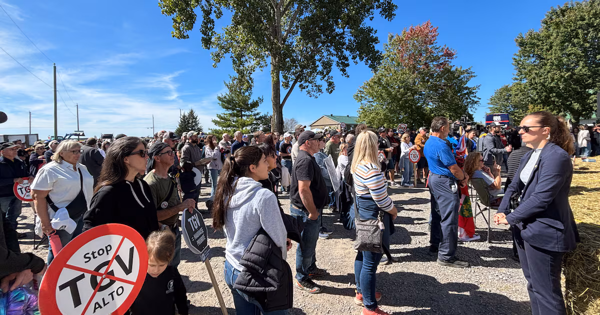 Hundreds rally against proposed high speed rail line between Toronto, Ottawa and Quebec City