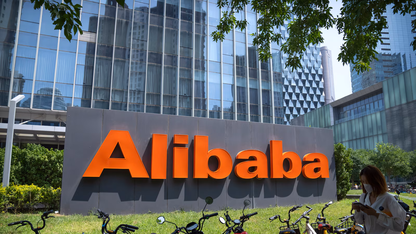 China's Alibaba unveils new powerful chip and ambitious AI model plans