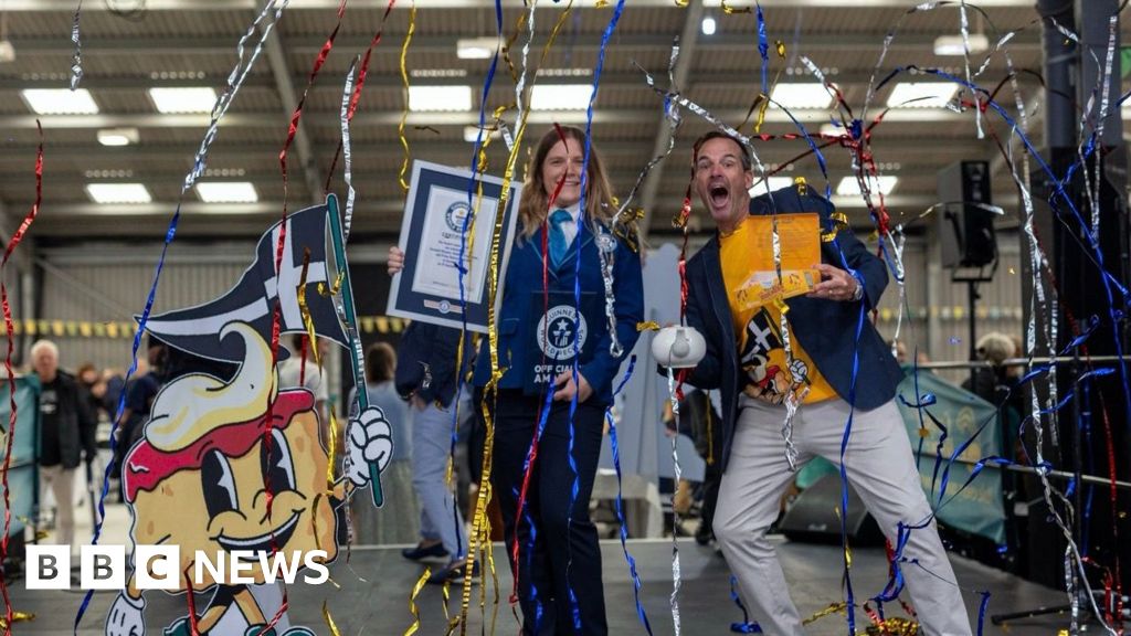 Cream tea party for hospice breaks world record