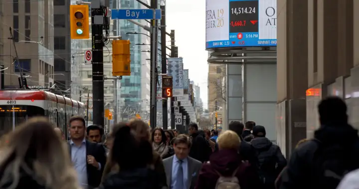 Canada’s population growth continues its decline, StatCan says
