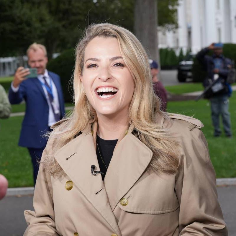 News outlets back at White House