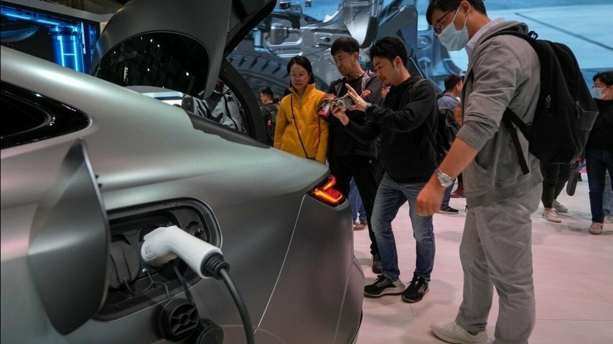 Chinese auto companies race ahead on EV technology, achieving 5